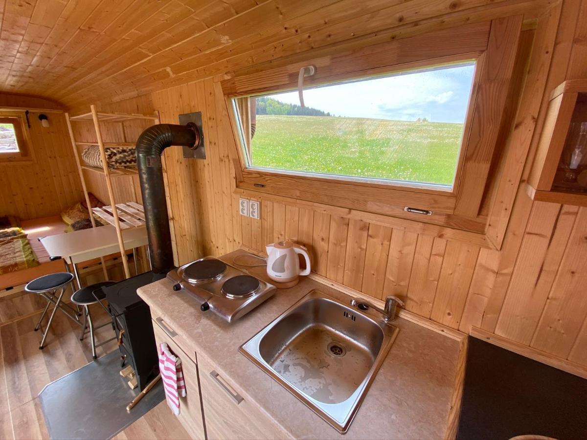 Maringotka Na Samote Na Kozi Farme Hotell Pobezovice Exteriör bild