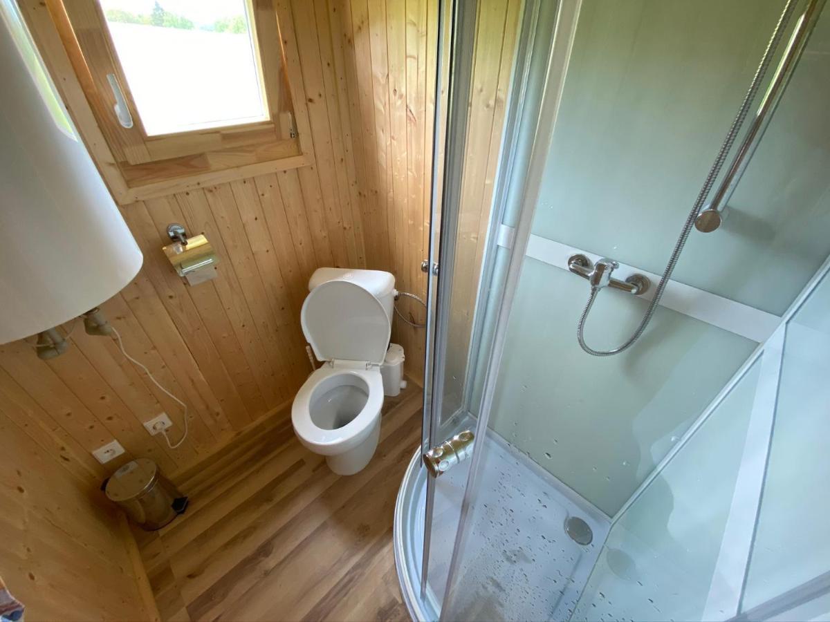 Maringotka Na Samote Na Kozi Farme Hotell Pobezovice Exteriör bild