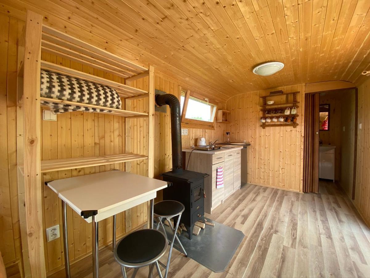 Maringotka Na Samote Na Kozi Farme Hotell Pobezovice Exteriör bild